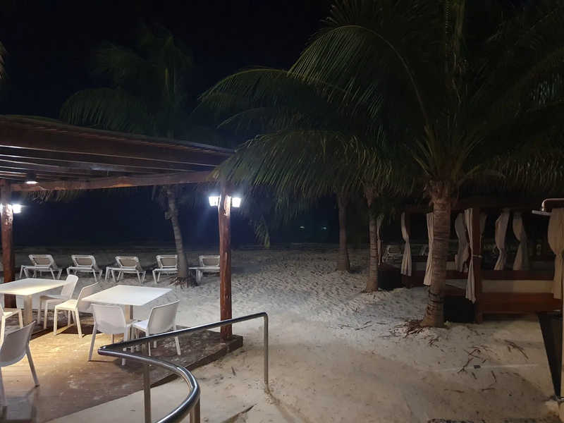 Resort Sensira bei Nacht