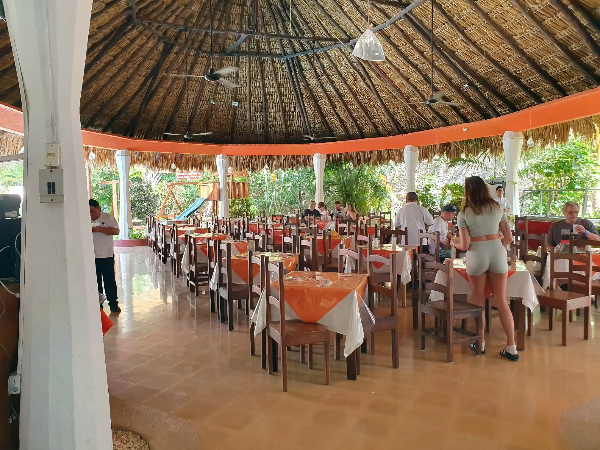 <img alt="" src="/user/pages/tecartmedia/mexiko/chichen-itza/chichen-itza-mittagsessen/20250205_103644.webp?title" />