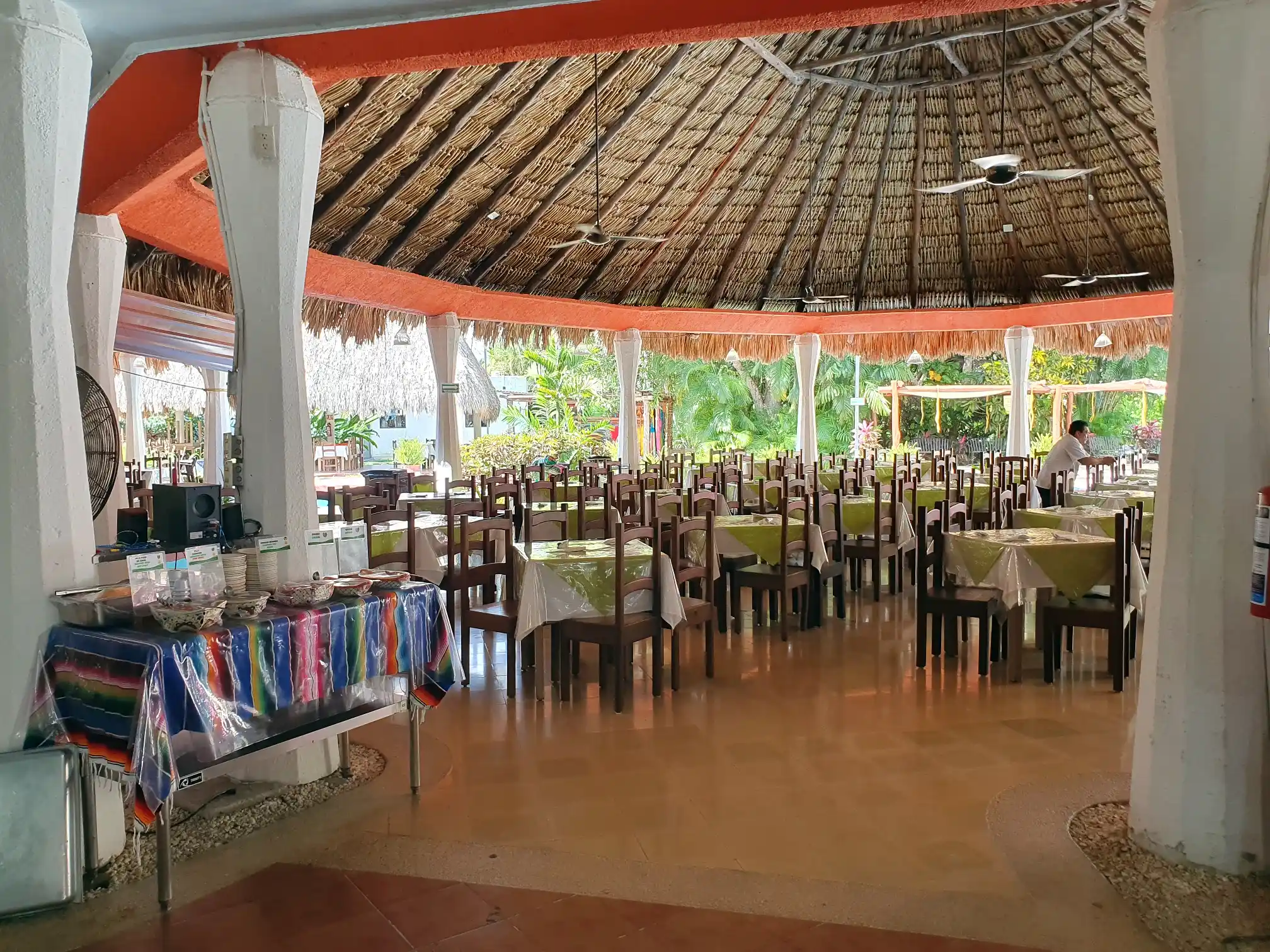 <img alt="" src="/user/pages/tecartmedia/mexiko/chichen-itza/chichen-itza-mittagsessen/20250205_103704.webp?title" />