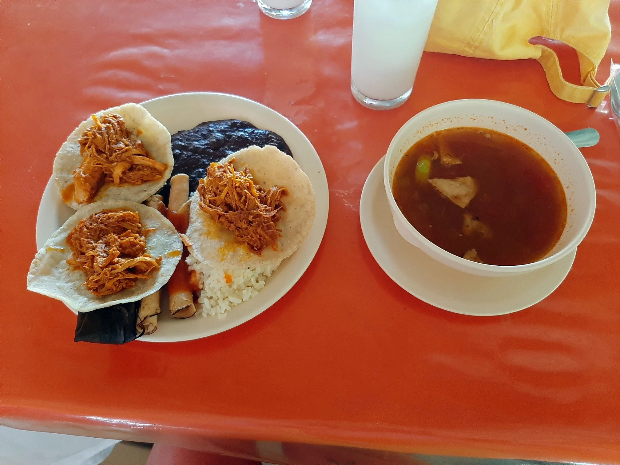 <img alt="" src="/user/pages/tecartmedia/mexiko/chichen-itza/chichen-itza-mittagsessen/20250205_104037.webp?title" />