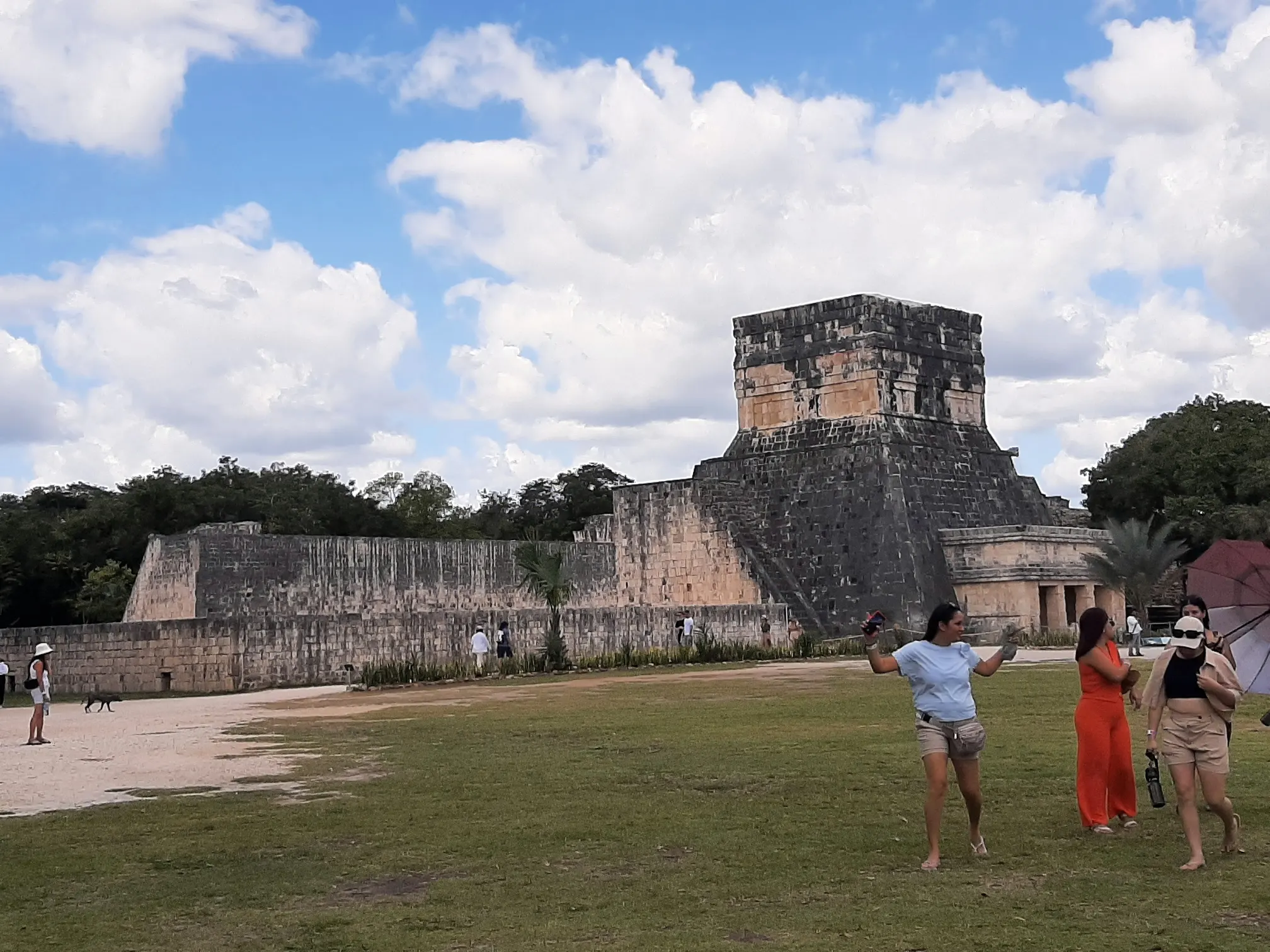 <img alt="" src="/user/pages/tecartmedia/mexiko/chichen-itza/chichen-itza/20250205_121420.webp?title" />