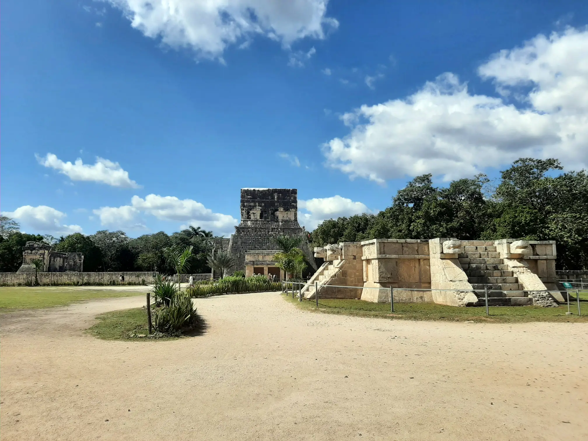 <img alt="" src="/user/pages/tecartmedia/mexiko/chichen-itza/chichen-itza/20250205_124919.webp?title" />